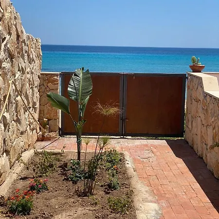 La Casa Sulla Spiaggia: Dimora Elma Reitani Exterior photo
